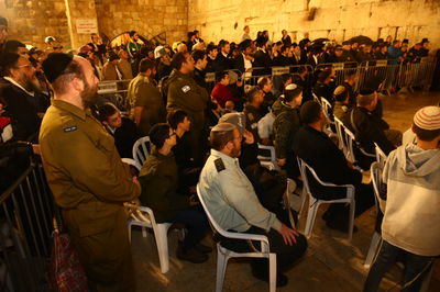70 חיילים מ'מחנה שורה' הדליקו נר שישי של חנוכה בכותל