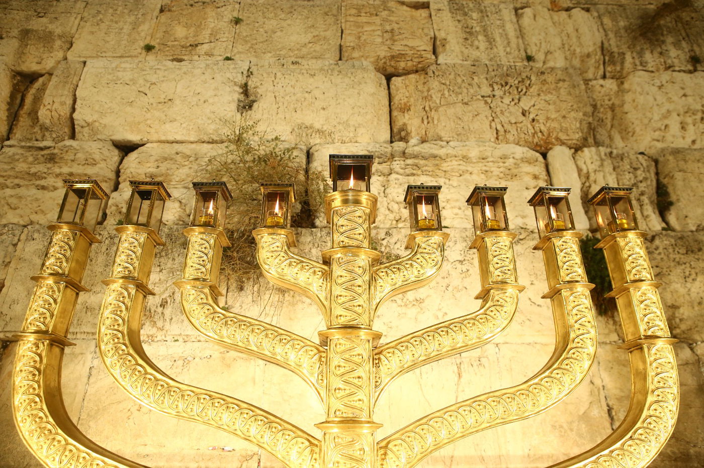 70 חיילים מ'מחנה שורה' הדליקו נר שישי של חנוכה בכותל