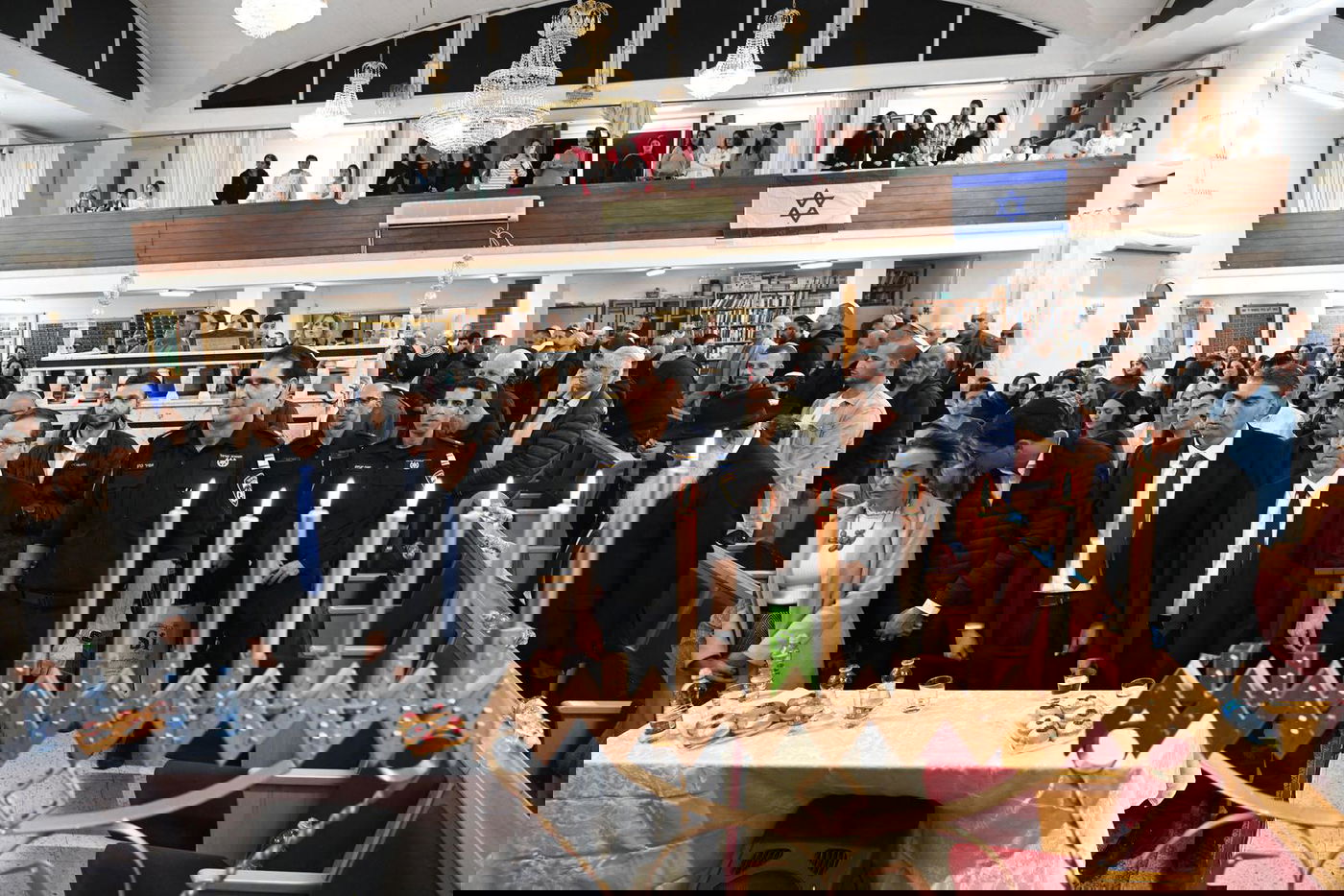 הנשיא הרצוג הדליק נר שישי עם תושבי פטיש ומסלול: "הצלתם מאות; תודה"