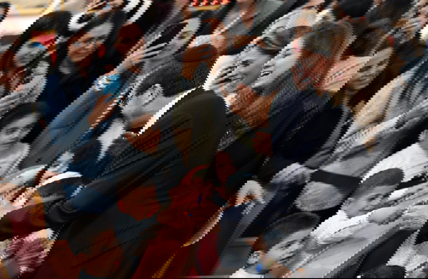 הנשיא הרצוג הדליק נר שישי עם תושבי פטיש ומסלול: "הצלתם מאות; תודה"