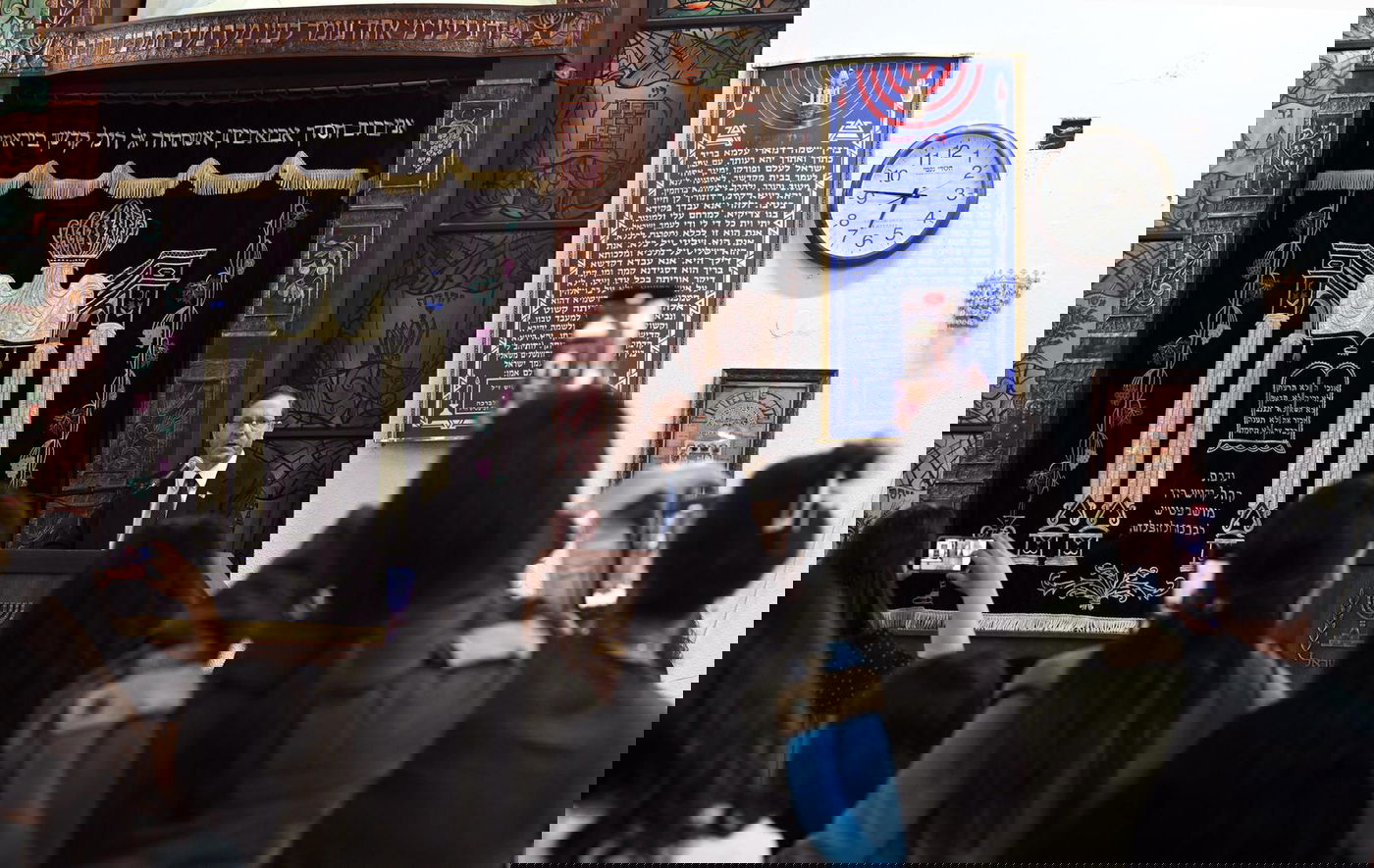 הנשיא הרצוג הדליק נר שישי עם תושבי פטיש ומסלול: "הצלתם מאות; תודה"