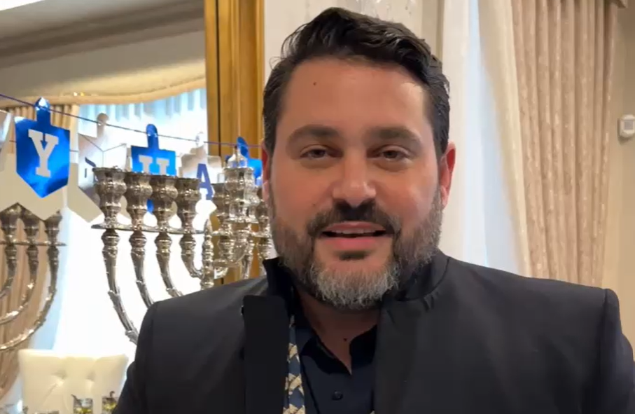 גד אלבז, אמש