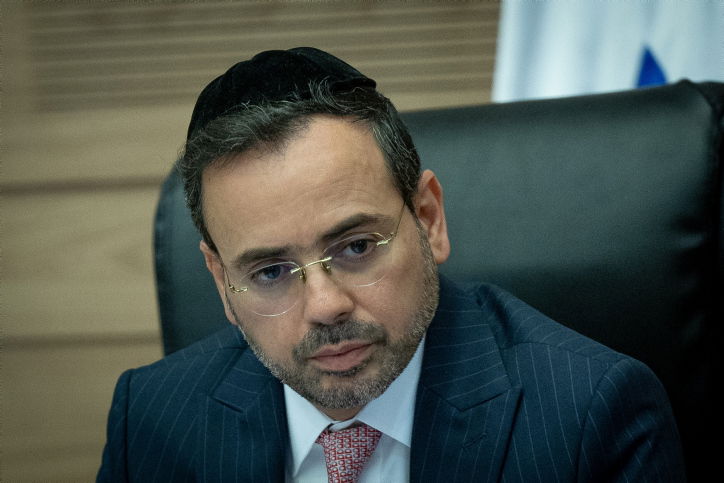 שר הבריאות. יציג דו"ח חסוי