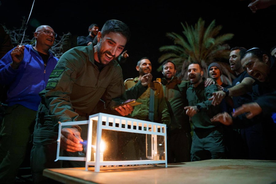 מיוחד: חיילי צה"ל מדליקים את עזה - בחנוכה | צפו