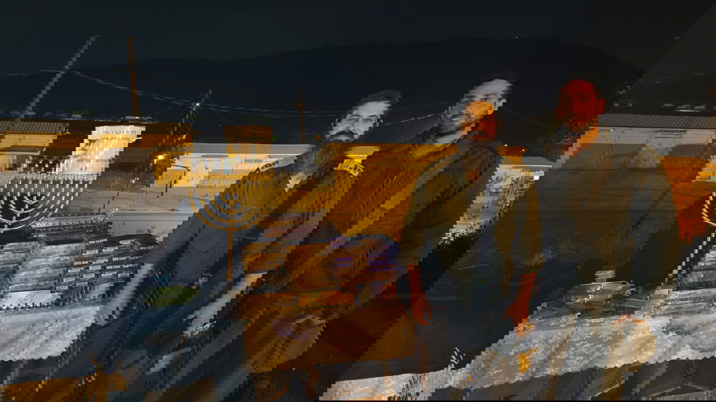 מיוחד: חיילי צה"ל מדליקים את עזה - בחנוכה | צפו