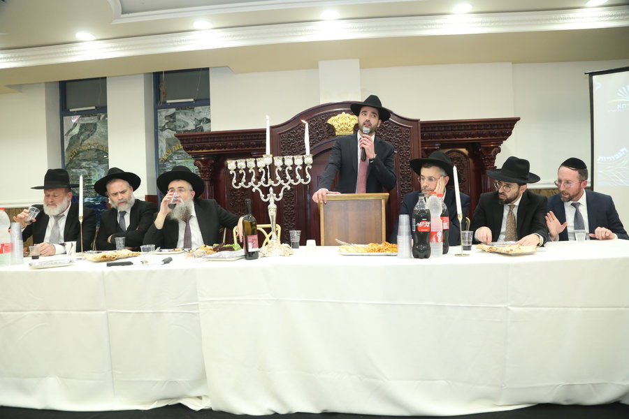 אירוע הדלקת נר חנוכה בישיבת אורייתא לצעירים בירושלים