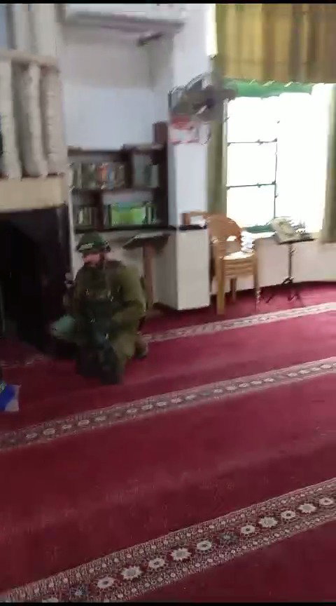 קריאת 'שמע ישראל' במסגד בג'נין