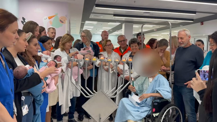 י' מדבר בתינוקייה 