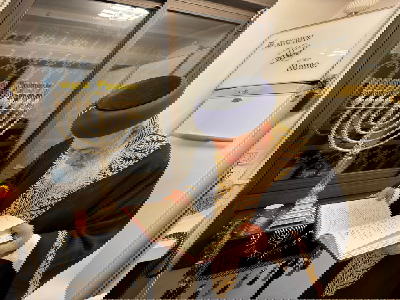 תיעוד: הראשל"צ הגר"ש עמאר בהדלקת נר שביעי של חנוכה