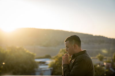 אליסף אמסלם בגרסה מיוחדת ללהיט לזכרו של בן דודו שנהרג בעזה