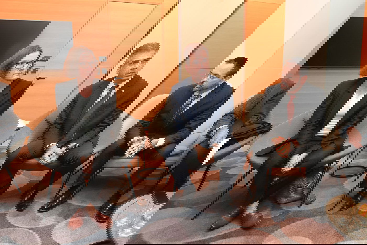 בוסו וכהן עם נשיאת ארגון הצלב האדום