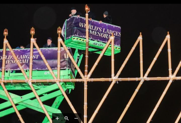 מושלת
מדינת ניו יורק בהדלקת החנוכייה הגדולה בעולם: "אין מקום לשנאה במדינת ניו
יורק"
