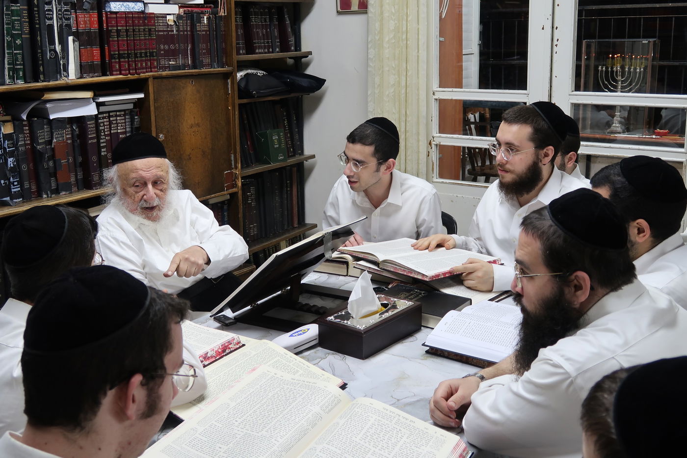 הגרב"ד פוברסקי עם תלמידיו