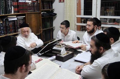 הגרב"ד פוברסקי עם תלמידיו