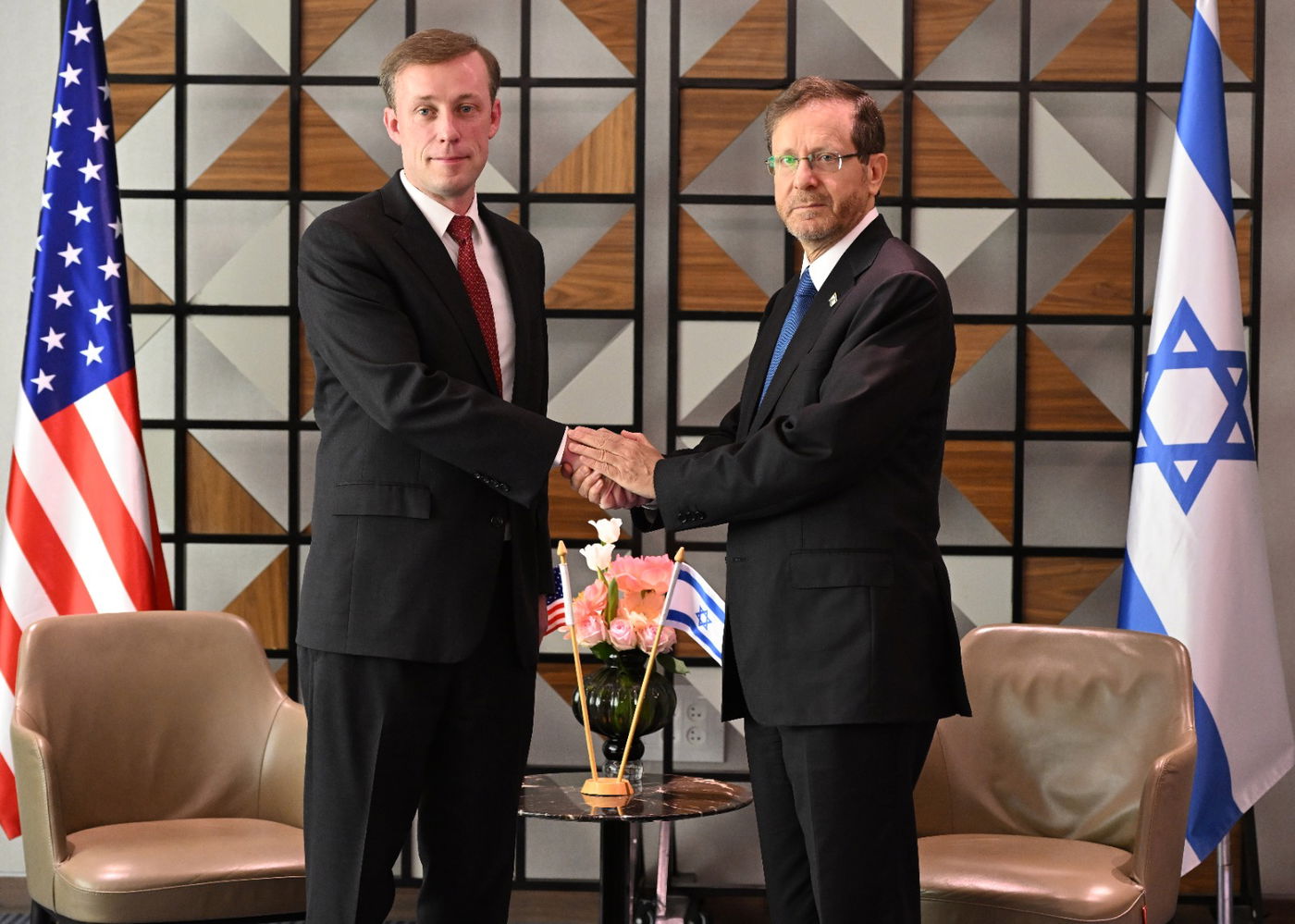 לוחמי צה"ל חילצו מעזה גופות של 2 חיילים ואזרח שנחטפו במתקפת הפתע | מתעדכן