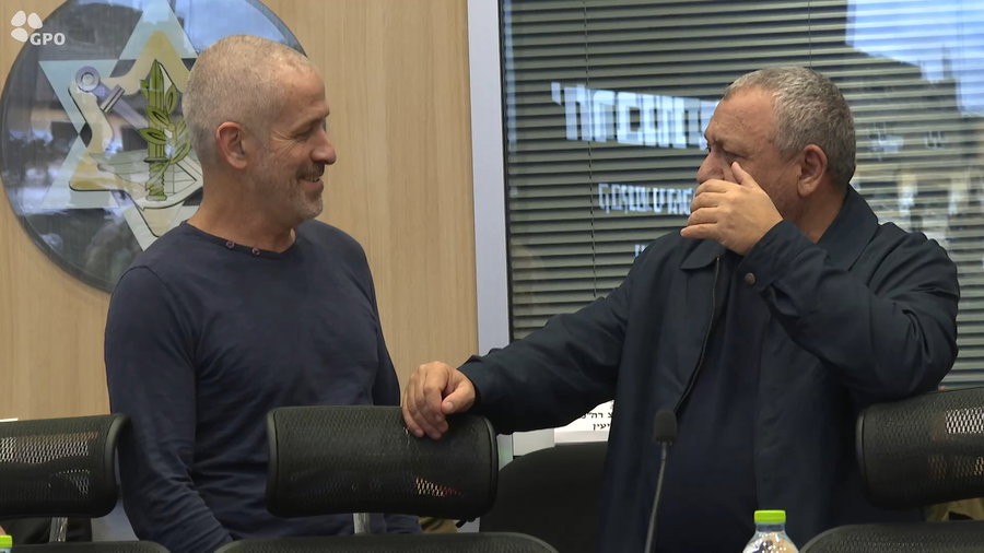 הקבינט, הערב 
