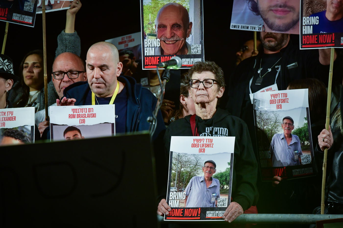 משפחות החטופים צעדו לבסיס הקריה; "הם נרצחים בדם קר"