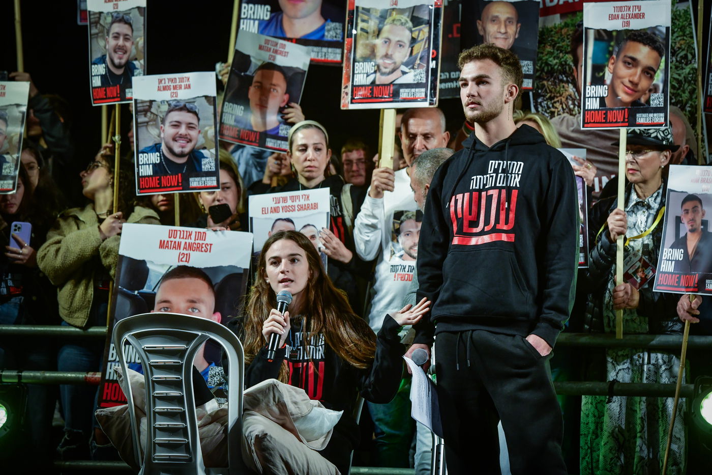 משפחות החטופים צעדו לבסיס הקריה; "הם נרצחים בדם קר"