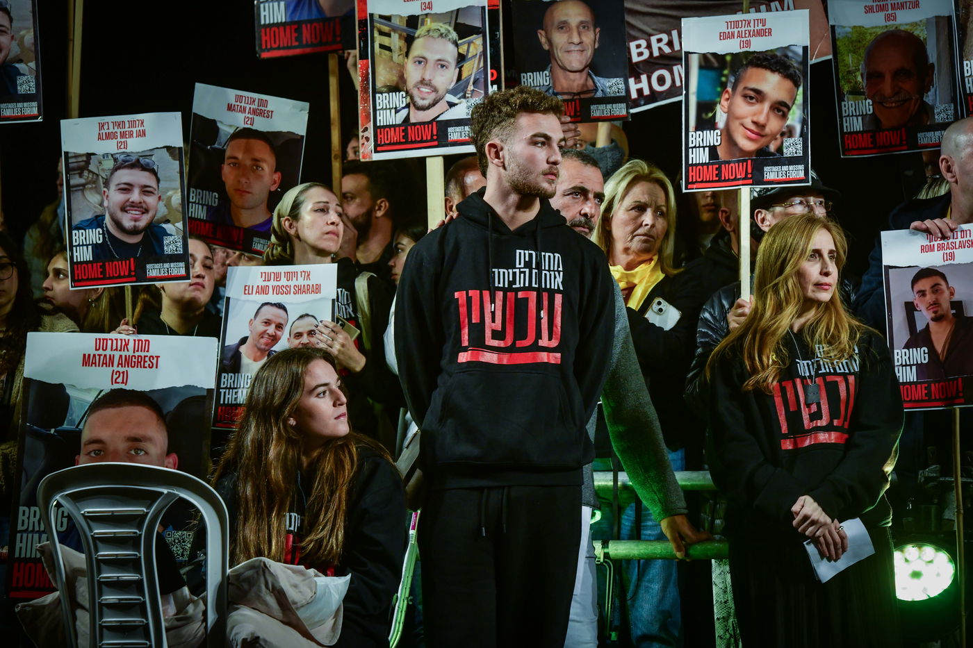 משפחות החטופים צעדו לבסיס הקריה; "הם נרצחים בדם קר"