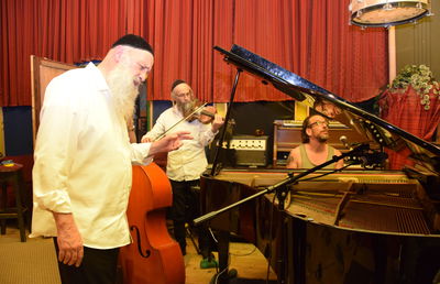 שולי רנד מחדש את להיט האמונה מהשואה: "אני מאמין" 