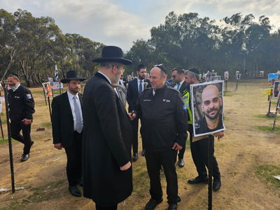 "לא חשבנו שאי פעם ניחשף לדברים שכאלה", מתנדבי זק"א סיפרו לרב הראשי על התחושות