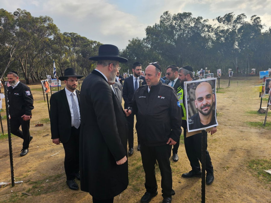 "לא חשבנו שאי פעם ניחשף לדברים שכאלה", מתנדבי זק"א סיפרו לרב הראשי על התחושות