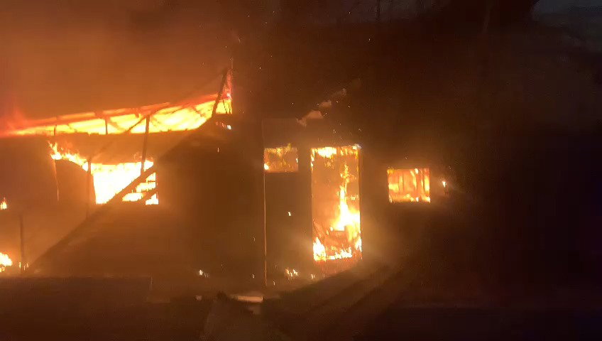 צפו בלוחמי האש נאבקים בלהבות הענק