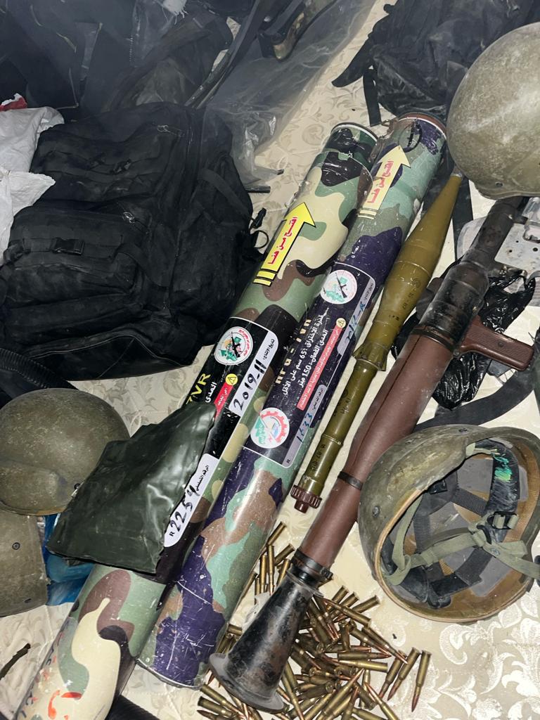 ציוד ואמל״ח שנמצא בביתו של פעיל הנוח׳בה הימי