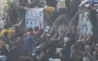 כאוס ואובדן שליטה בעזה: מאות התנפלו על משאית הסיוע