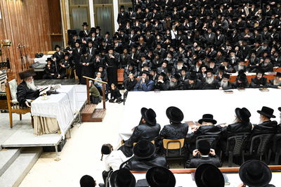 זאת חנוכה בצאנז