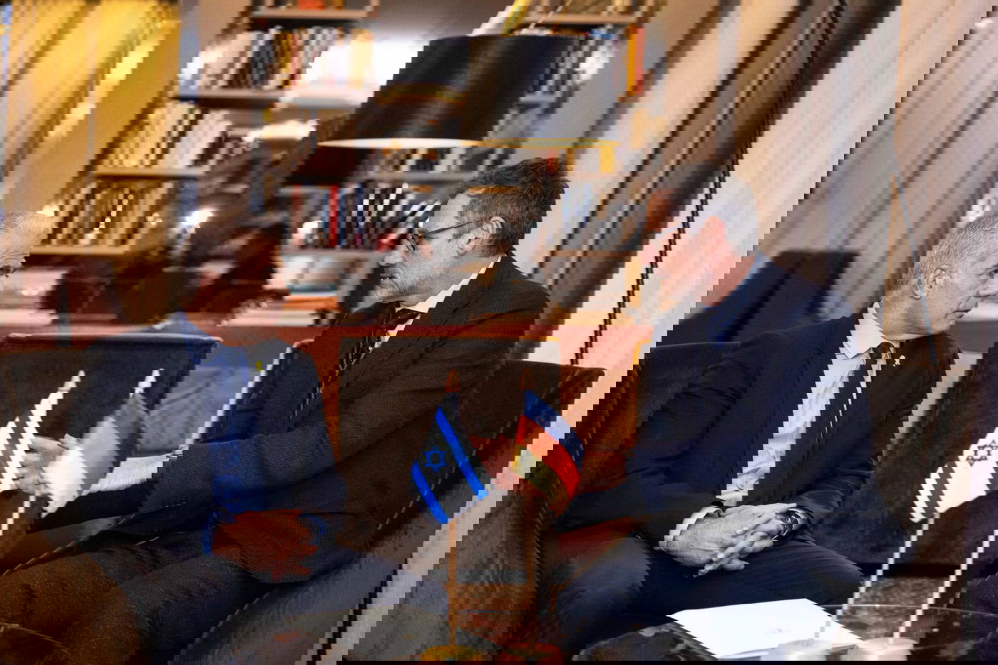 יאיר לפיד עם קנצלר גרמניה אולף שולץ