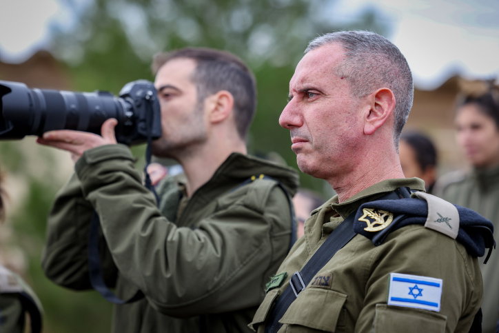 דובר צה"ל תא"ל דניאל הגרי מסייר בשטח