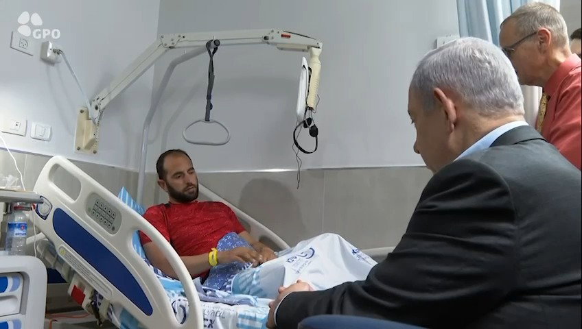 נתניהו מבקר פצועים בשיבא