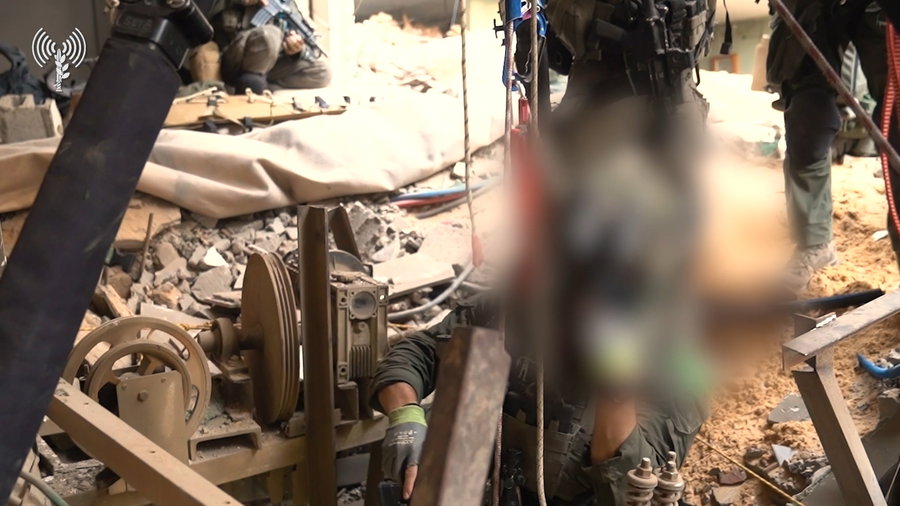 פעילות כוחות 'שלדג' בתוך מנהרת טרור משמעותית של ארגון הטרור חמאס שנחשפה בלב עזה