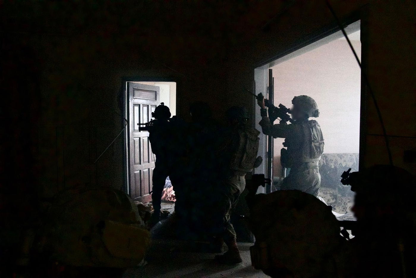 מטען הוטמן במרפאה, מחבלים חוסלו | תיעוד הלחימה ברצועה