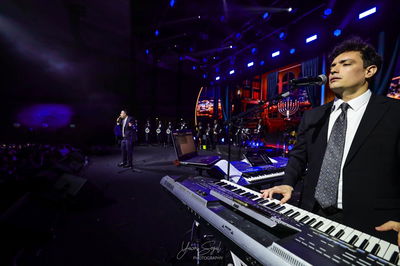 כשיואלי דיקמן מבטיח לקהל את "ענקי הזמר" // ביקורת מופע