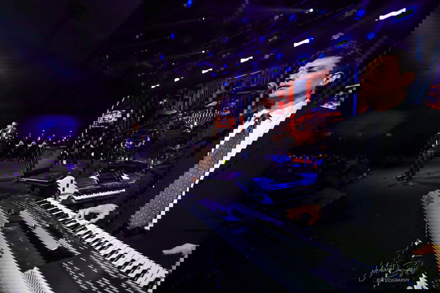 כשיואלי דיקמן מבטיח לקהל את "ענקי הזמר" // ביקורת מופע