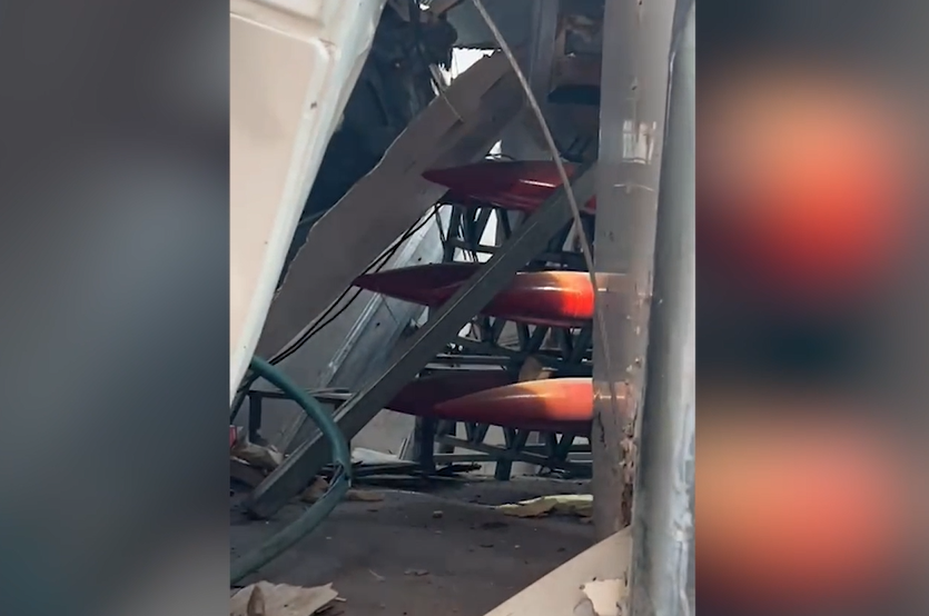 לוחמי חטיבת הנח"ל מציגים את המשאית ועליה הרקטות