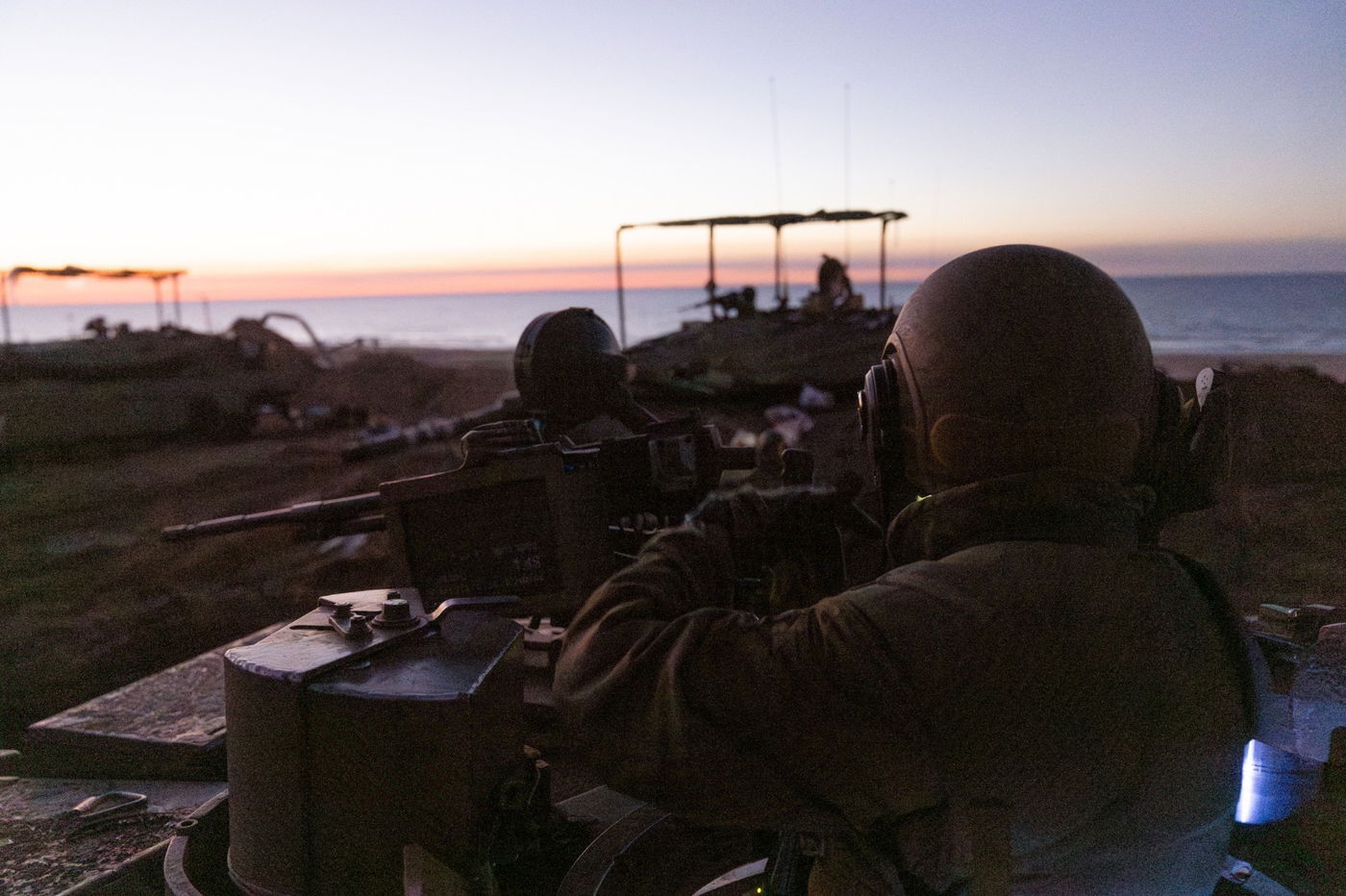 הלוחמים נדהמו: אמצעי לחימה הוסתרו בתוך בובות משחק ומתחת למיטות ילדים
