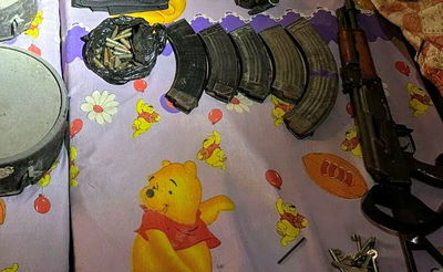 חלק מהשלל שנתפס מתחת למיטות הילדים