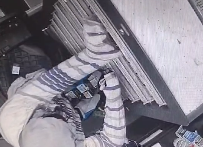 הוגש כתב אישום: פרץ לחנות - וגנב סיגריות ובקבוקי אלכוהול