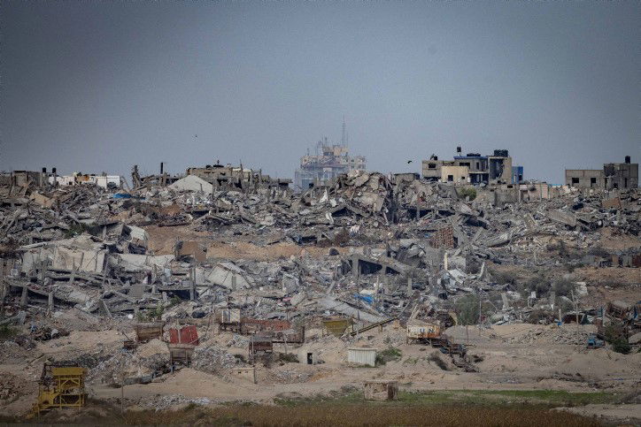 ההפצצות, המסוקים והארטילריה: תיעוד מגבול רצועת עזה