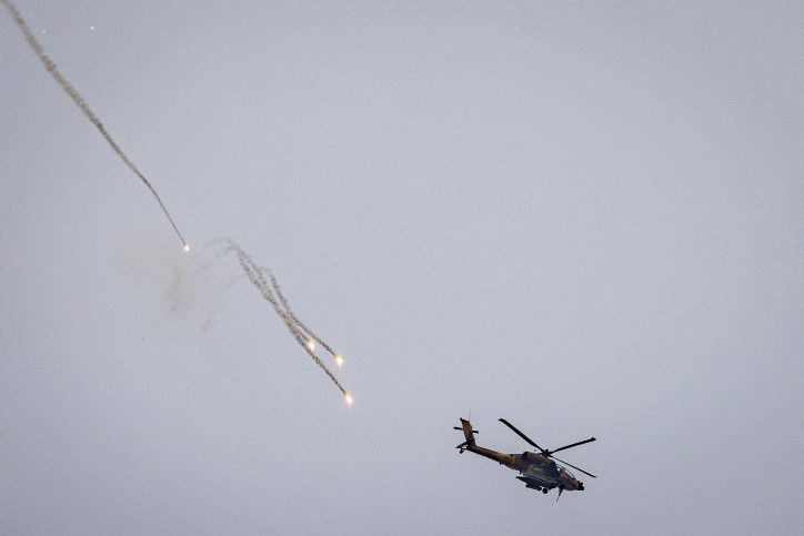 ההפצצות, המסוקים והארטילריה: תיעוד מגבול רצועת עזה