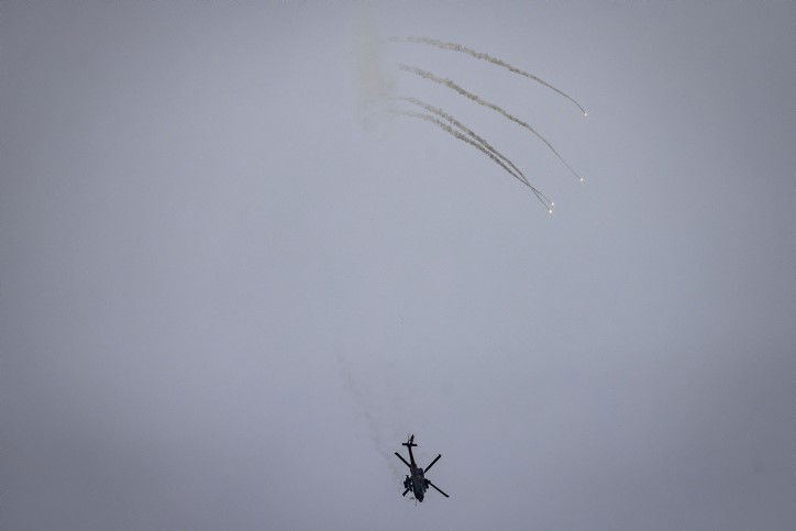 ההפצצות, המסוקים והארטילריה: תיעוד מגבול רצועת עזה