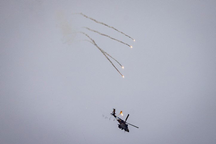 ההפצצות, המסוקים והארטילריה: תיעוד מגבול רצועת עזה