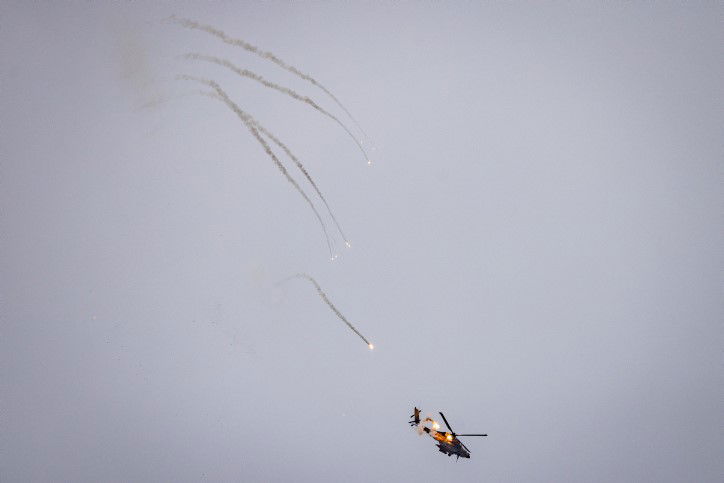 ההפצצות, המסוקים והארטילריה: תיעוד מגבול רצועת עזה