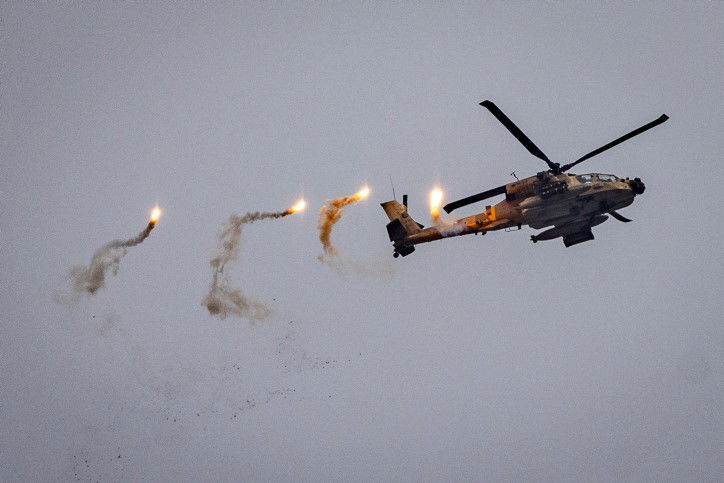 ההפצצות, המסוקים והארטילריה: תיעוד מגבול רצועת עזה