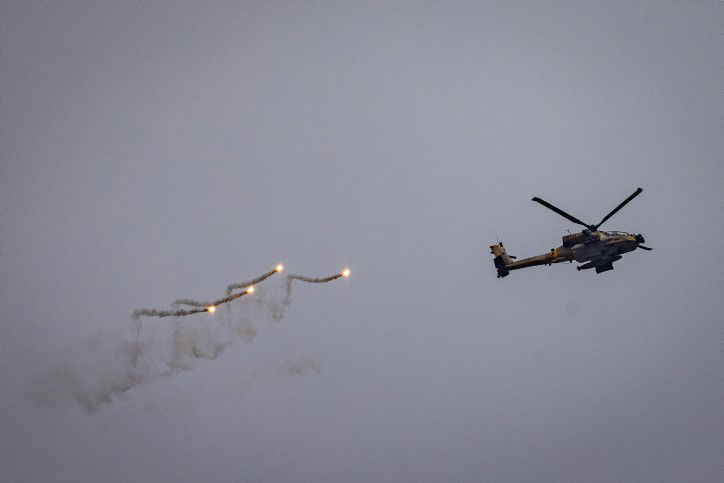 ההפצצות, המסוקים והארטילריה: תיעוד מגבול רצועת עזה