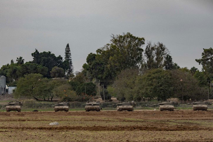 ההפצצות, המסוקים והארטילריה: תיעוד מגבול רצועת עזה