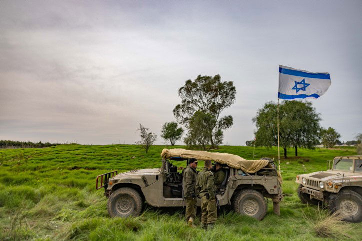 ההפצצות, המסוקים והארטילריה: תיעוד מגבול רצועת עזה